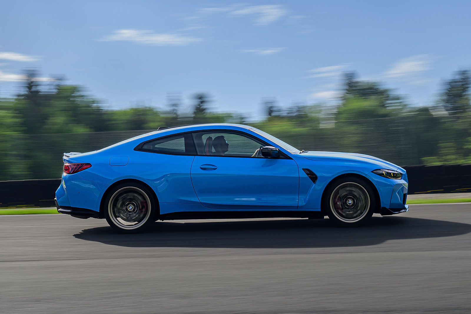 bmw m4 cs review 02 side panning