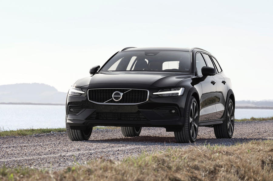 Volvo V60 Cross country driving front 3 4