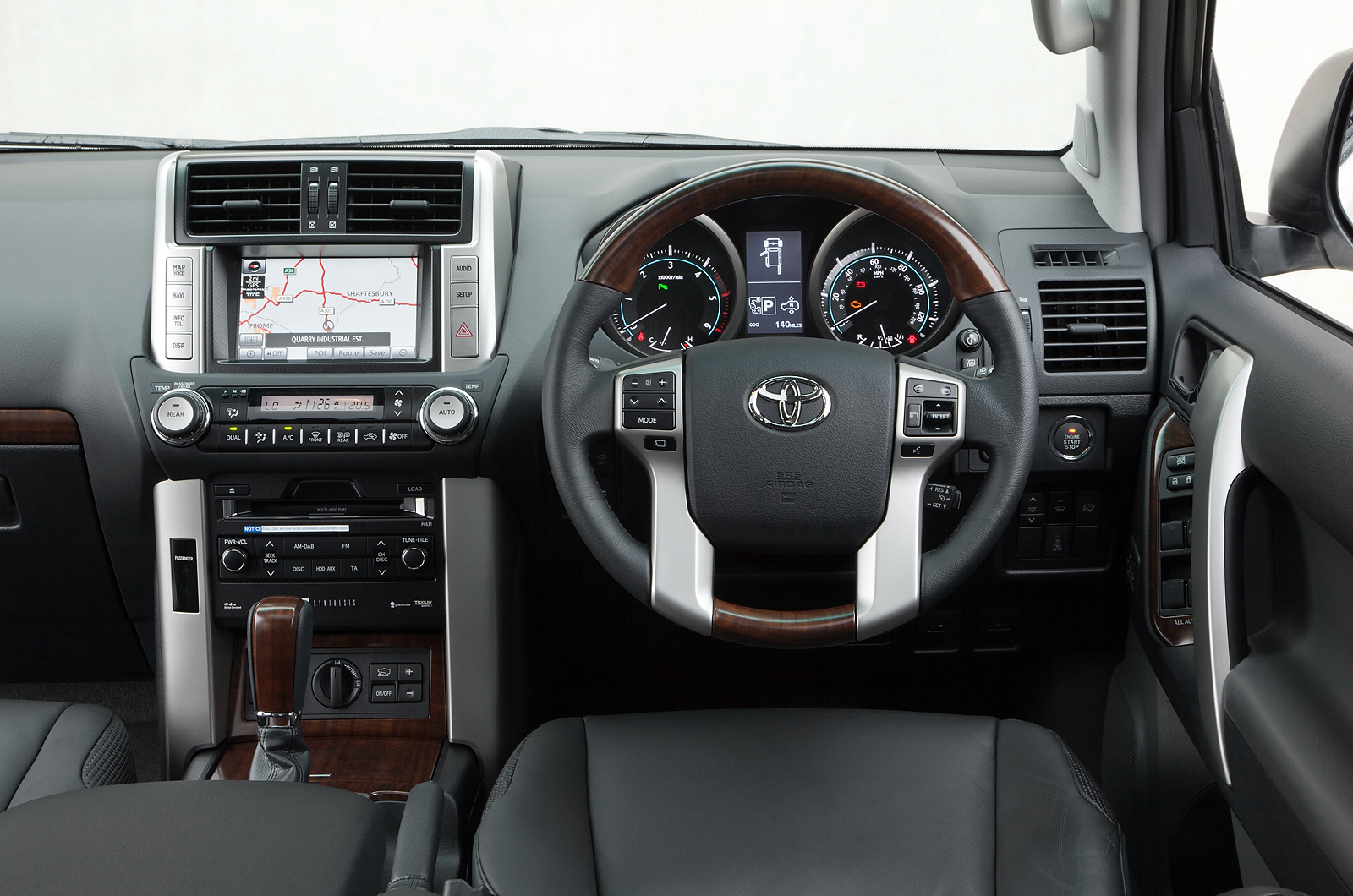 Toyota Land Cruiser V8 dashboard
